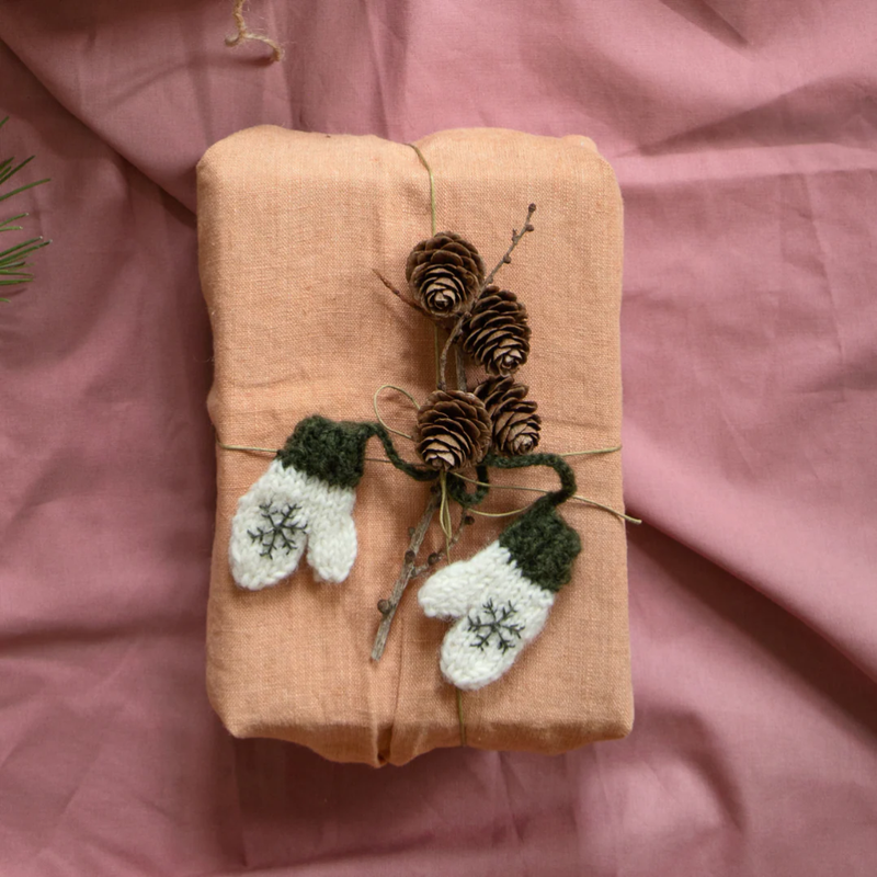 Knitted Sweater + Gloves Decoration - Green