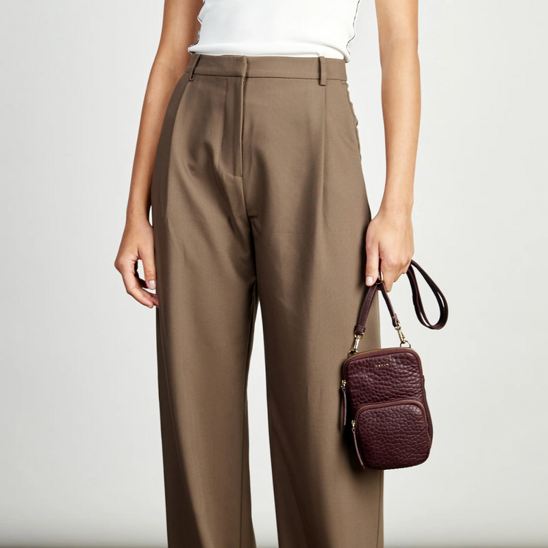 Nikko Pocket Phone Sling - Merlot
